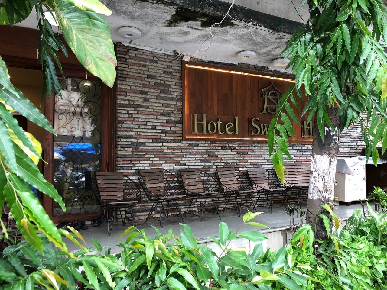 Hotel Sweet Home Мумбаи Экстерьер фото